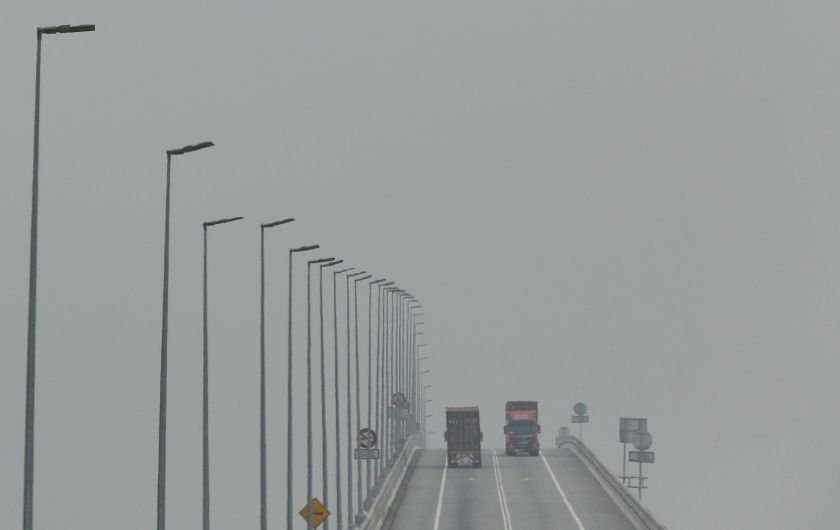 Lorries cross a bridge shrouded in haze in Klang, October 8, 2015. u00e2u20acu201d Reuters pic