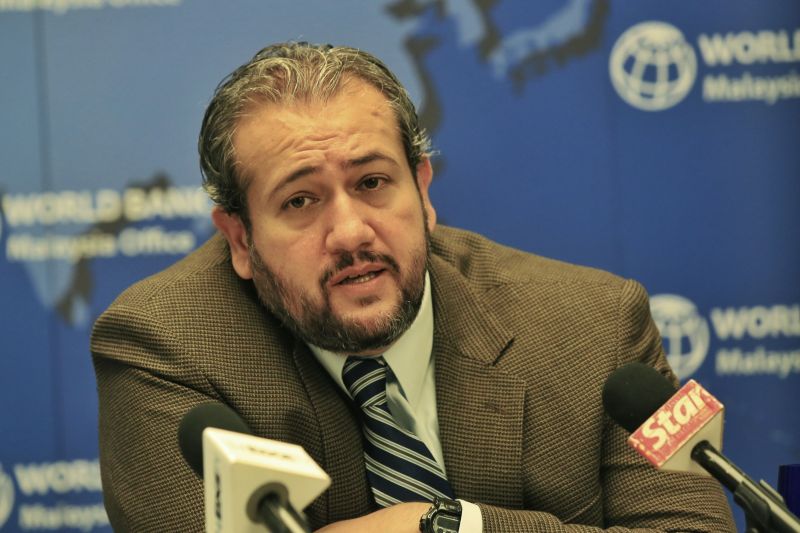 Rafael Munoz Moreno, World Bank senior country economist for Malaysia in Kuala Lumpur, October 5, 2015, gives his assessment of Malaysia in the East Asia and Pacific Economic Update released today. Saw Siow Feng picture