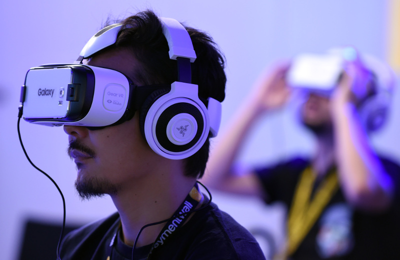 People play with virtual reality headgear u00e2u20acu02dcGear VRu00e2u20acu2122 of Oculus during the Tokyo Game Show in Chiba, a suburb of Tokyo. u00e2u20acu201d AFP Relaxnews pic