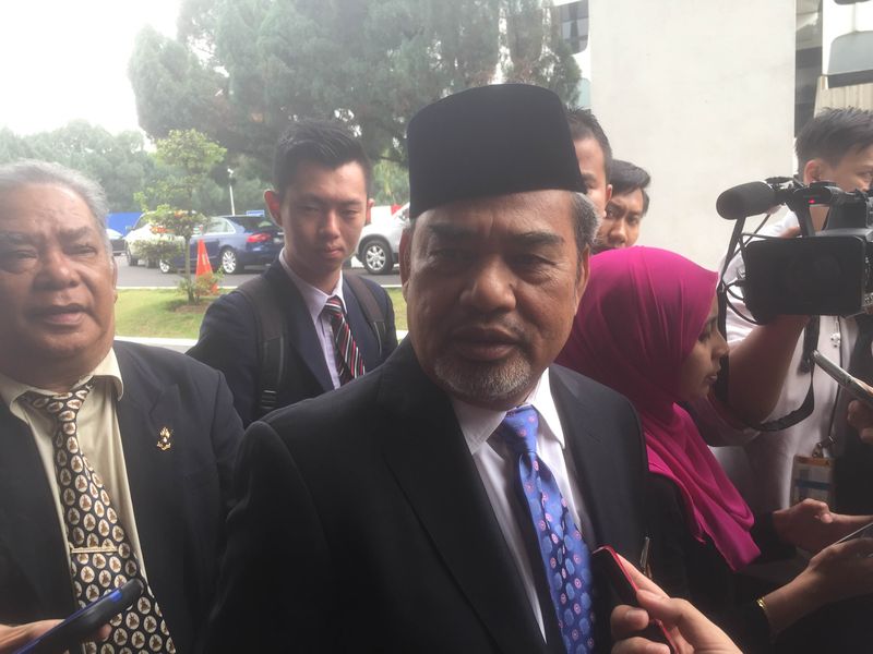 Umno Supreme Council member Datuk Tajuddin Abdul Rahman speaking to reporters outside the Dewan Rakyat lobby, October 26, 2015. u00e2u20acu201d Picture by Kamles Kumar
