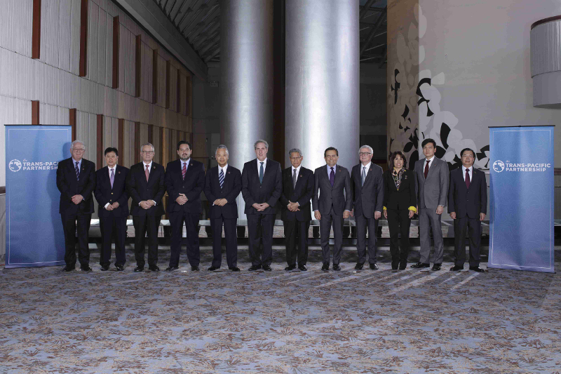 Trade ministers from a dozen Pacific nations in Trans-Pacific Partnership Ministers meeting post in TPP Ministers u00e2u20acu02dcFamily Photou00e2u20acu2122 in Atlanta, Georgia October 1, 2015. u00e2u20acu201d Reuters pic