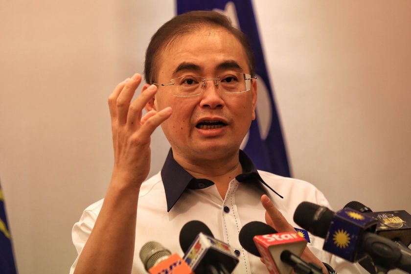 MCAu00e2u20acu2122s Deputy President, Datuk Wee Ka Siong speak to the media after attending the Youth wingu00e2u20acu2122s 51st Annual General Meeting in Wisma MCA, Kuala Lumpur, October 10, 2015. u00e2u20acu201d Saw Siong Feng