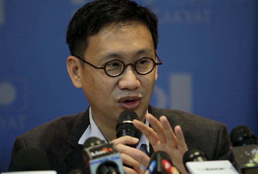 Wong Chen speaks during a news conference at PKRu00e2u20acu2122s headquarters in Kota Damansara, October 15, 2015. u00e2u20acu201d Picture by Yusof Mat Isa