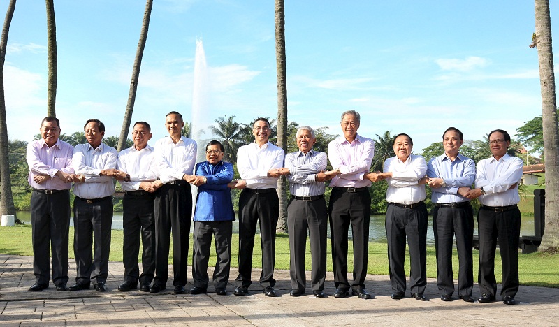 Defence Ministers from Asean member countries pose for a picture at the Asean Defence Ministers Meeting in Kuala Lumpur, November 3, 2015. u00e2u20acu201d Reuters pic