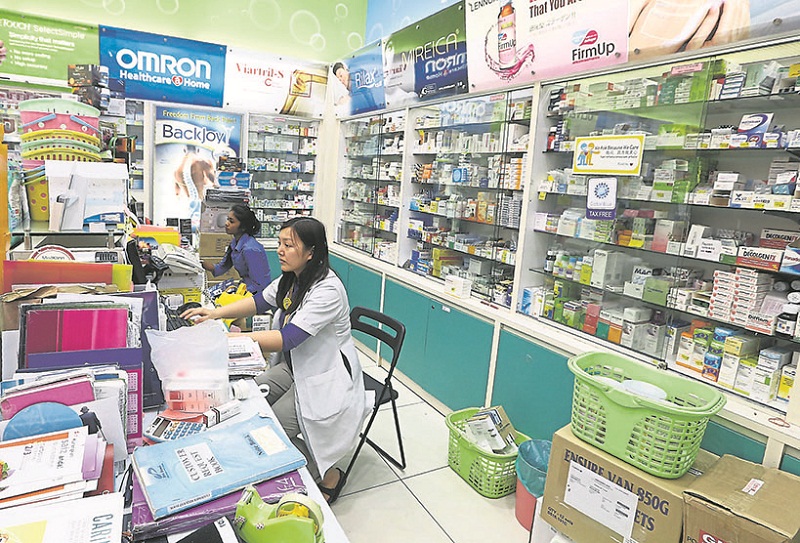 Pharmacists are hesitant to sell vape liquid, claiming it goes against their principle as healthcare providers. u00e2u20acu201d Picture by Zuraneeza Zulkifli 