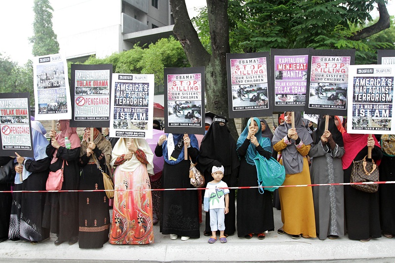 Members of Hizbut Tahrir Malaysia stage a rally against US President Barack Obamau00e2u20acu2122s visit to Malaysia outside the US Embassy in Kuala Lumpur, November 13, 2015. u00e2u20acu201d Picture by Yusof Mat Isa