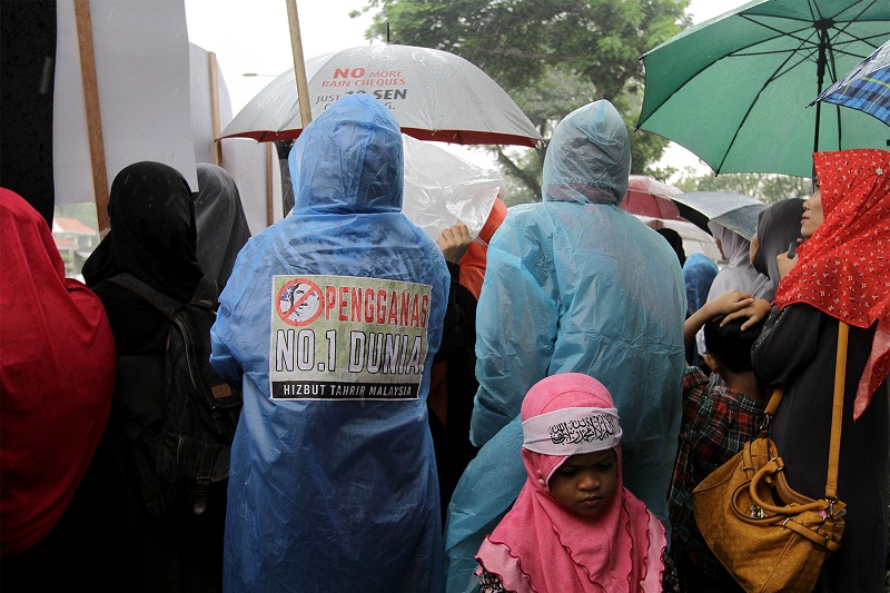 Members of Hizbut Tahrir Malaysia stage a rally against US President Barack Obamau00e2u20acu2122s visit to Malaysia outside the US Embassy in Kuala Lumpur, November 13, 2015. u00e2u20acu201d Picture by Yusof Mat Isa