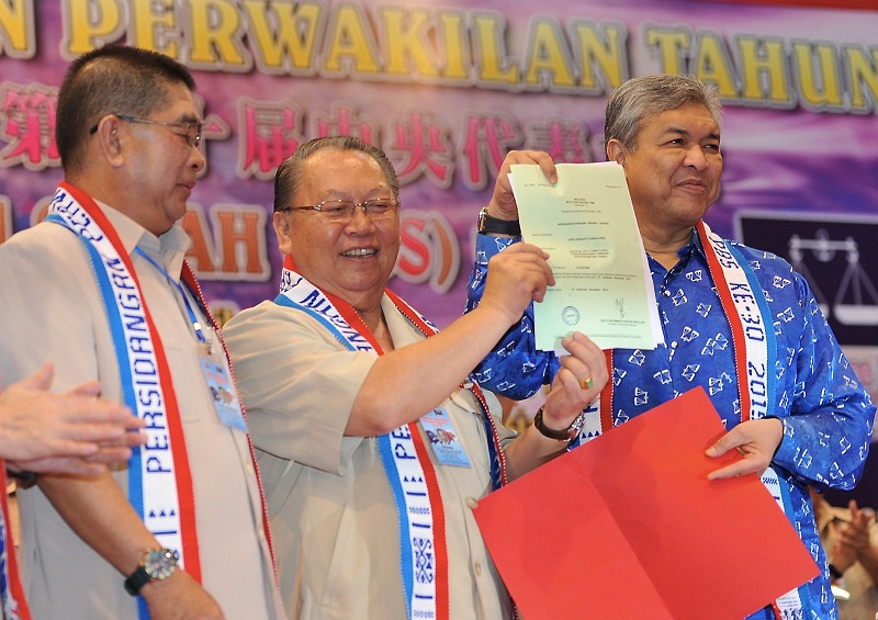 Parti Bersatu Sabah (PBS) president Tan Sri Joseph Pairin Kitingan (centre) said he had no problem putting his trust in other members of the PBSu00e2u20acu2122 supreme council to lead the party in his absence. u00e2u20acu201d Bernama pic