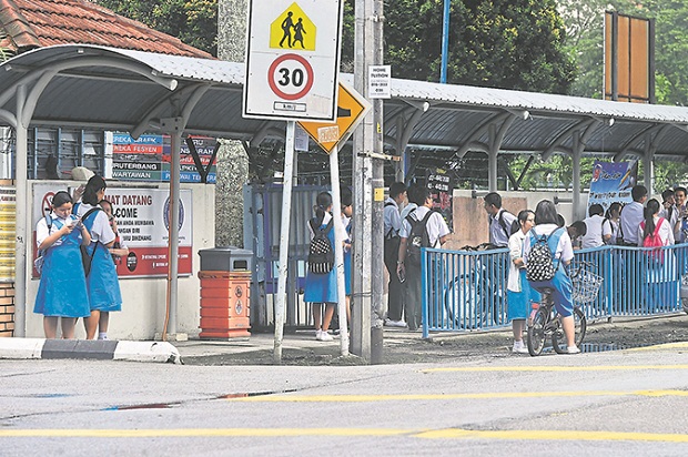 The scene at SMK Raja Abdullah yesterday as students sitting for the SPM examination engage in last-minute preprations. u00e2u20acu201d Picture by Azinuddin Ghazali