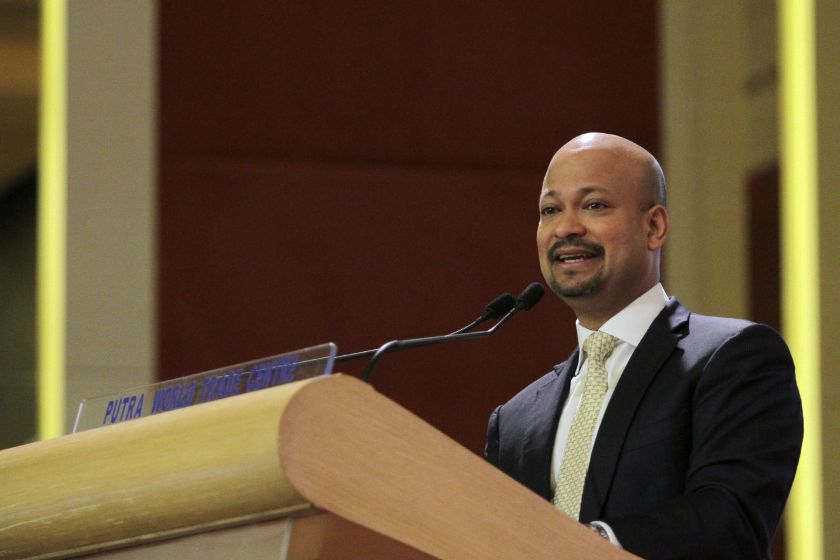 1MDB President and Group Executive Director, Arul Kanda Kandasamy speaks during a briefing on 1MDB at the PWTC in Kuala Lumpur, November 14, 2015. u00e2u20acu201d Picture by Yusof Mat Isa