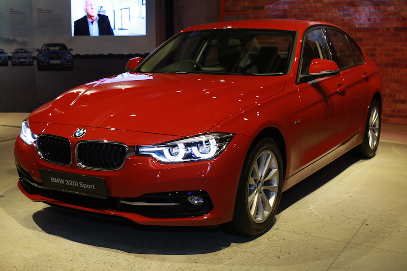 Aesthetic revisions of the new BMW 3 Series begin with newly redesigned headlights, as seen in the 320i Sport variant.