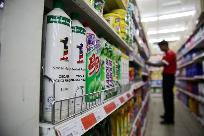 KR1M claims that its u00e2u20acu01531 Malaysiau00e2u20acu009d goods are up to 40 per cent cheaper than other branded goods and is at least five per cent cheaper than other generic products. u00e2u20acu201d Picture by Choo Choy May