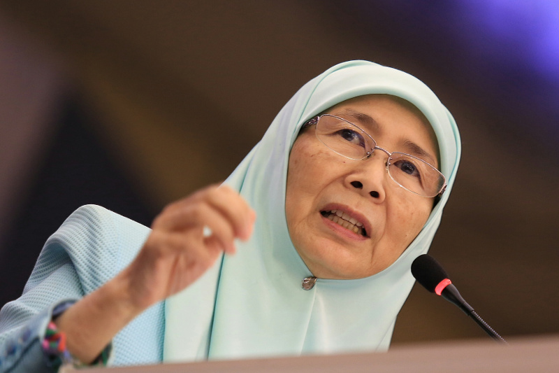 PKR president Datuk Seri Dr Wan Azizah Wan Ismail speaking during the second day of the PKR Congress at Ideal Convention Centre (IDCC) Shah Alam, Nov 29, 2015. u00e2u20acu201d Picture by Saw Siow Feng