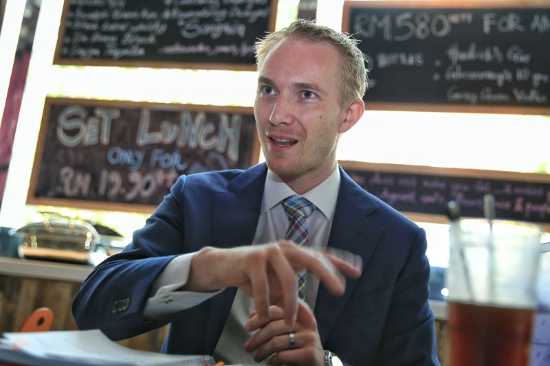 Mark Reijman, managing director of CompareHero.my, said the firm's survey of six branded goods surprisingly showed retail chain Mydin as offering lower prices when compared against Kedai Rakyat 1Malaysia. u00e2u20acu2022 Picture by Saw Siow Feng