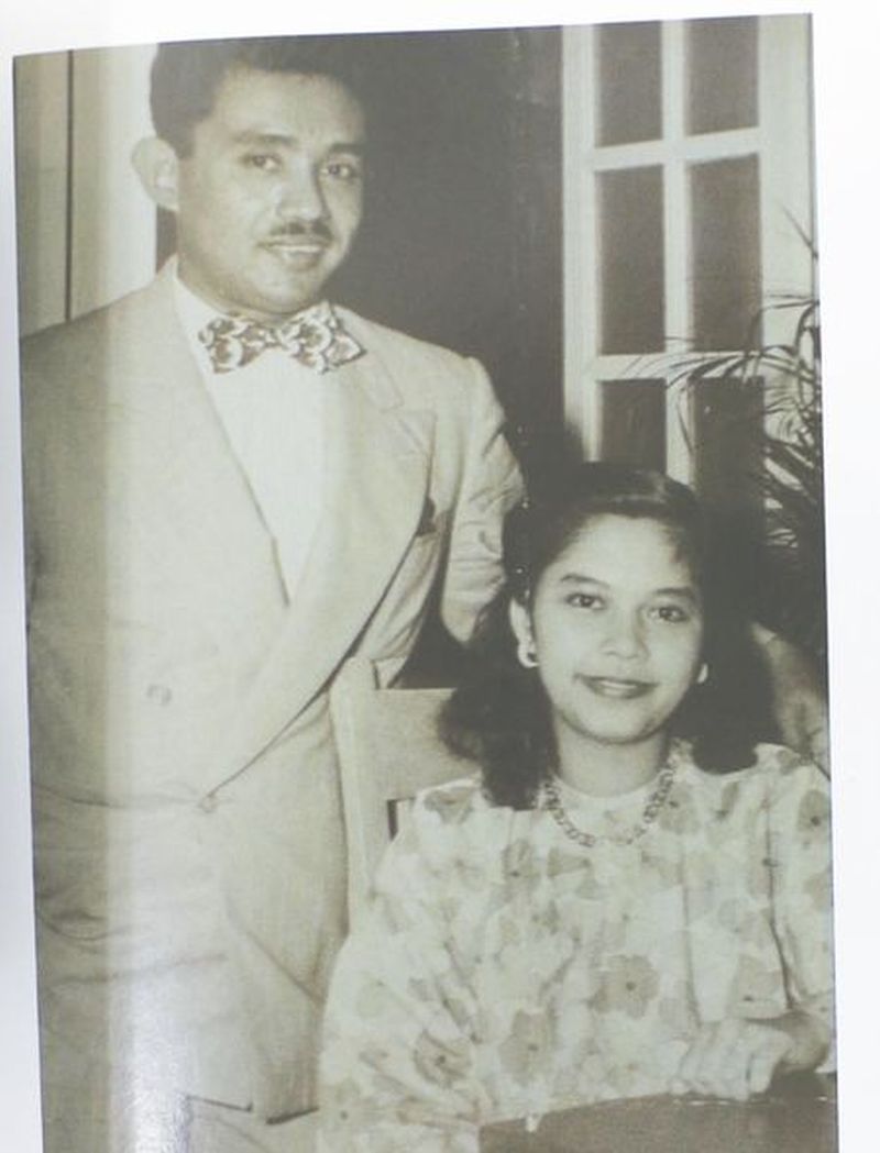 Tun Dr Ismail and Toh Puan Norashikin Mohd Seth after their bethrothal on November 22, 1949. u00e2u20acu2022 Picture courtesy of NSTP