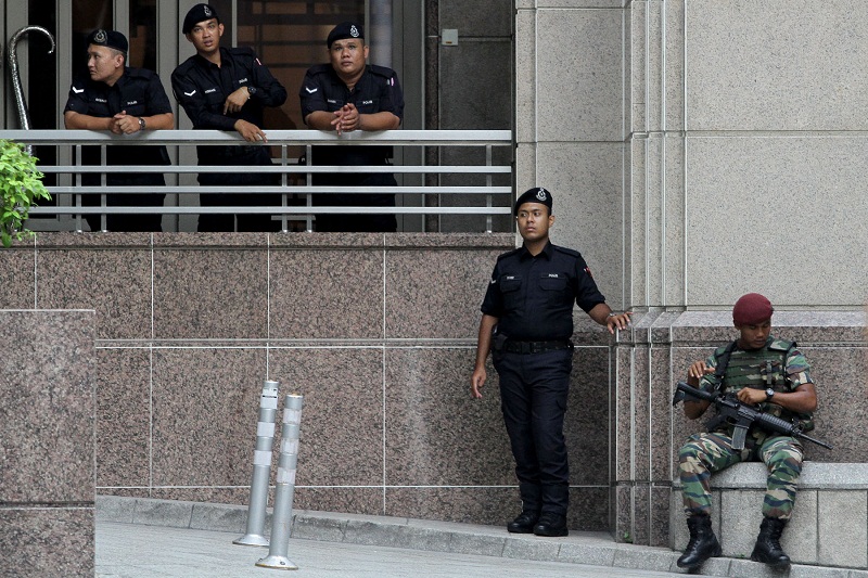 Malaysian army and police personnel are seen on guard around the Kuala Lumpur Convention Centre in Kuala Lumpur (KLCC) ahead of the 27th Asean Summit 2015 and Related Summits, November 19, 2015. u00e2u20acu201d Picture by Yusof Mat Isa