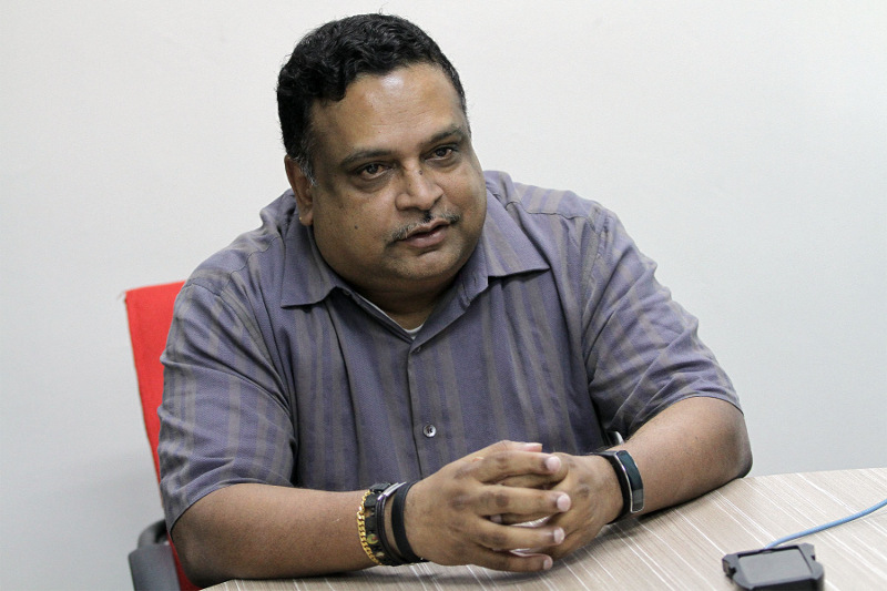 Charles Suresh Morais, the brother of late Anthony Kevin Morais, speaking to members of the media during a press conference at Americk Sidhu's office in Kuala Lumpur, Nov 25, 2015. u00e2u20acu201d Picture by Yusof Mat Isa