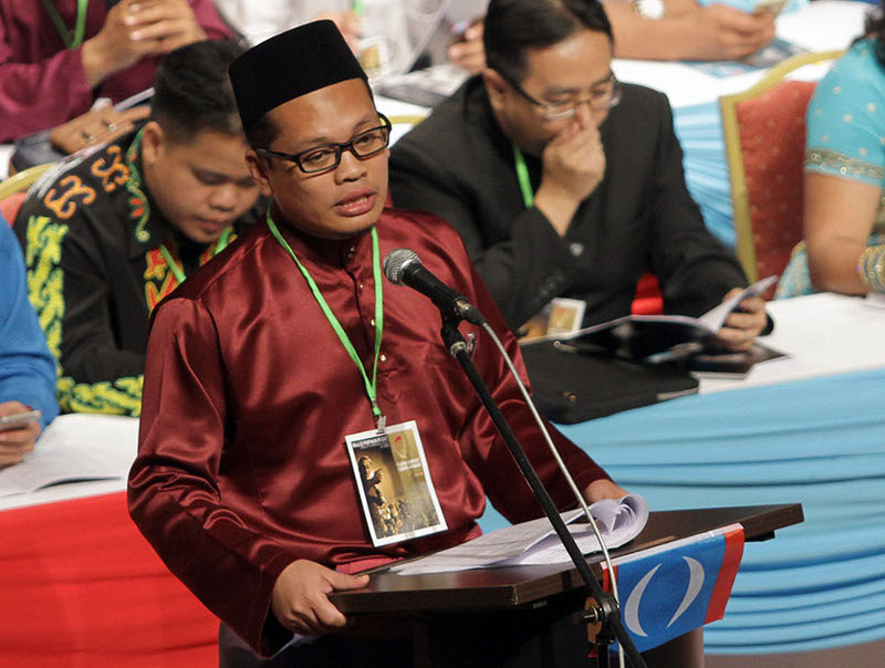 PKR Youth Chief, Nik Nazmi Nik Ahmad speaking at PKR Youth Congress in Petaling Jaya, Nov 27, 2015. u00e2u20acu201d Picture by Yusof Mat Isa