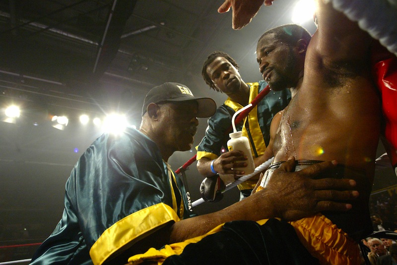 Jamaican-born International Boxing Federation champion O'Neil Bell rests during the WBA-WBC cruiserweight championship match in Levallois Perret, outside of Paris, 17 March 2007. u00e2u20acu201d AFP pic