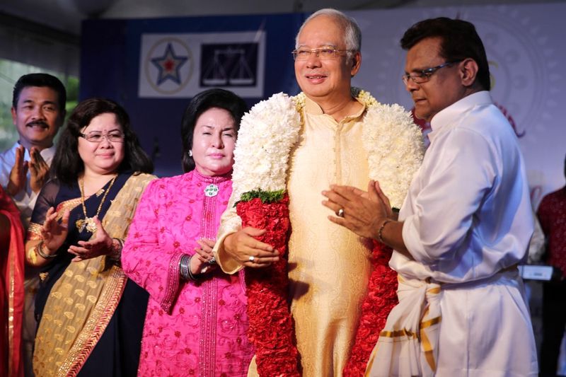 Tan Sri M Kayveas presenting a garland to Datuk Seri Najib at the PPP Deepavali open house, in Brickfields, November 10, 2015. u00e2u20acu201d Picture by Choo Choy May