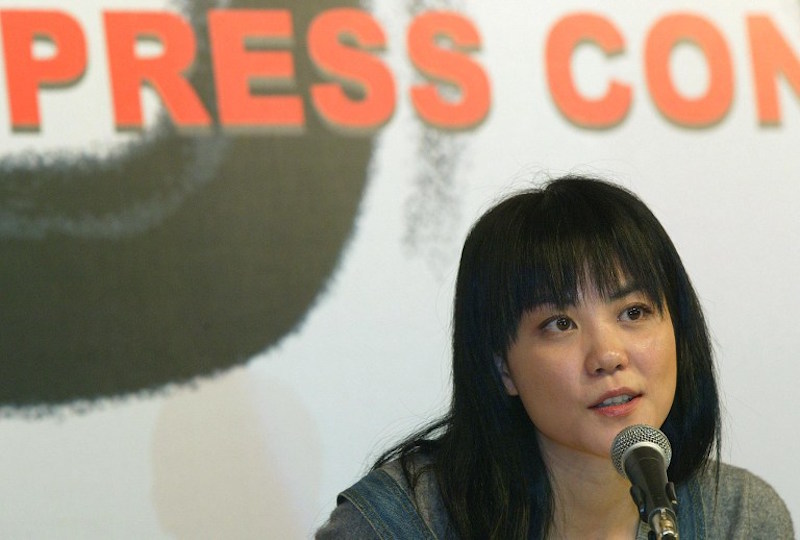 Hong Kong pop singer-actress Faye Wong fields a media question at a press conference in Shanghai, November 3, 2003. u00e2u20acu201d AFP pic