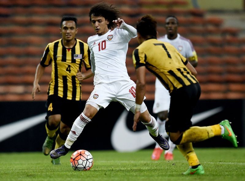 Omar Abdulrahman of UAE (C) vies for the ball with Muhammad Fazly (L) and Mohamad Aidil Zafuan of Malaysia, 2018 FIFA World Cup qualifier, Shah Alam, November 17, 2015. AFP PHOTO / MANAN VATSYAYANA