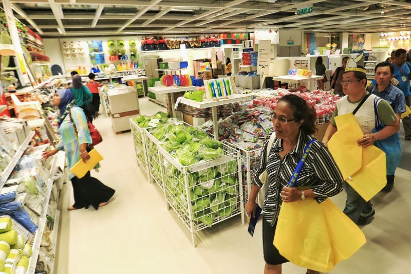 People shopping at the newly-opened IKEA outlet in Cheras, November 19, 2015. ― Picture by Saw Siow Feng