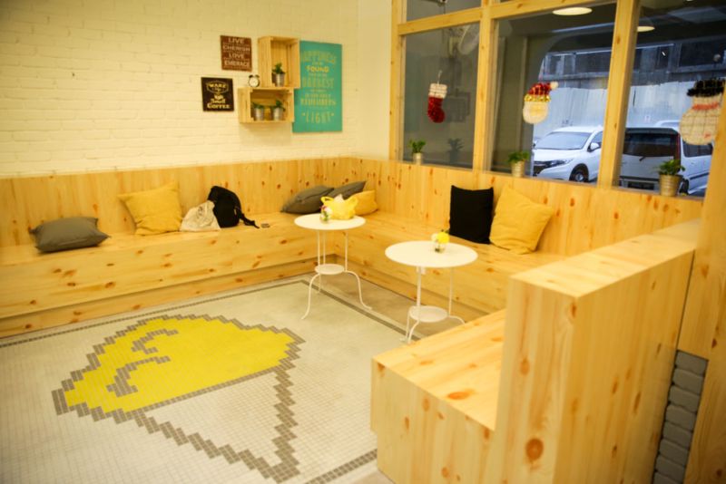 A cosy space for ice cream lovers.