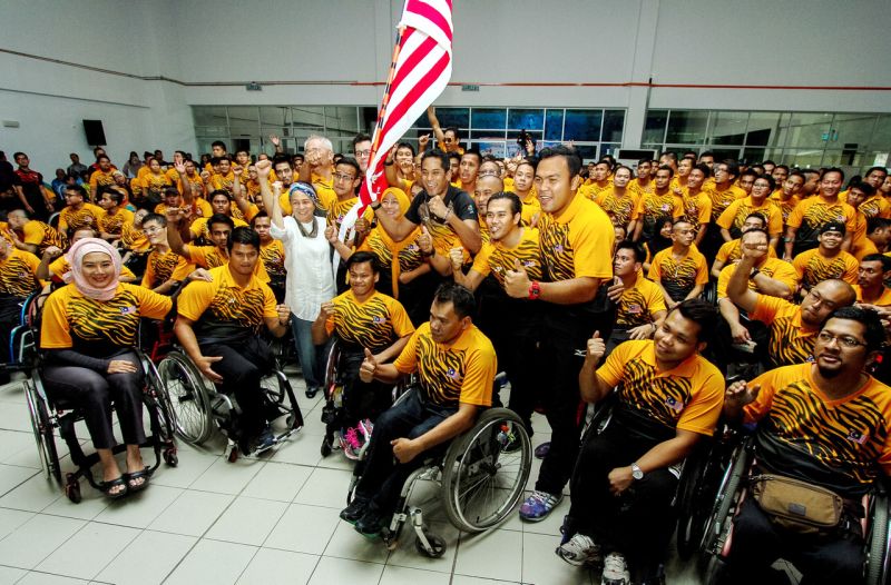 Youth and Sports Minister Khairy Jamaluddin (centre) poses for a photo with the Malaysian paralympic athletes at the Paralympic Sports Complex. Picture released November 27, 2015. u00e2u20acu2022 Bernama pic