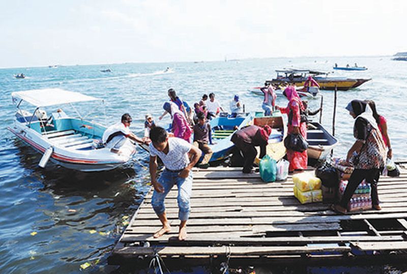 Tourists arrive at a jetty in Semporna. The intrusion in Lahad Datu in 2013 and the spate of kidnappings in Sabah have affected tourism. u00e2u20acu201d Bernama pic