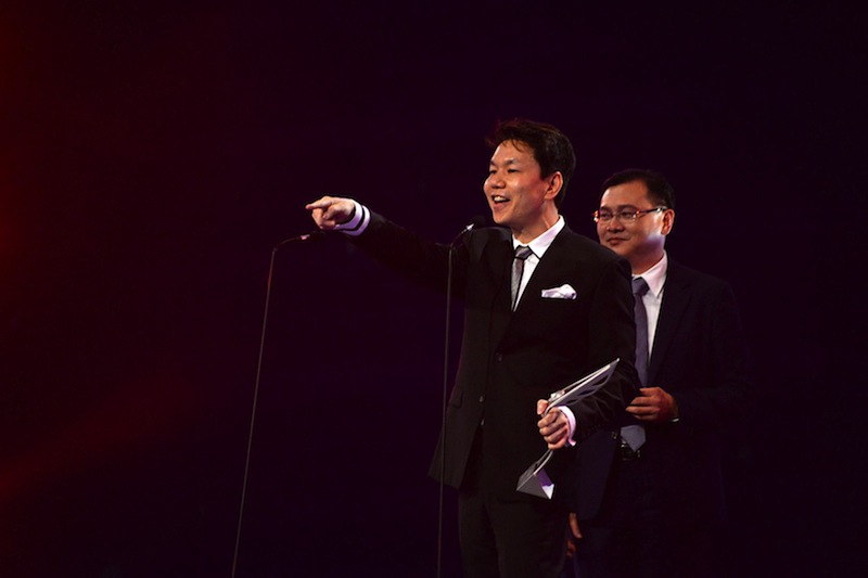 MediaCorp CEO Shaun Seow receiving the Terrestrial Broadcaster of the Year award. u00e2u20acu201d TODAY pic