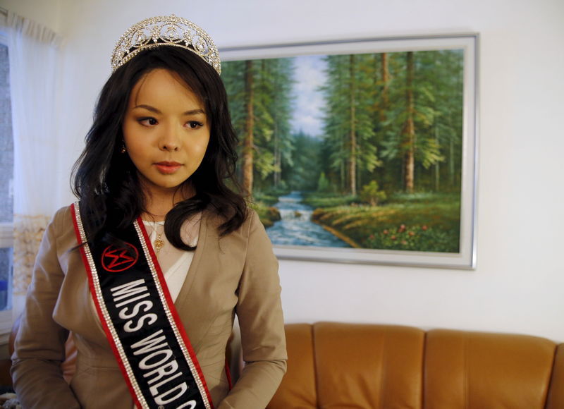 Miss World Canada Anastasia Lin poses with her crown before an interview at her home in Toronto, Ontario November 10, 2015. u00e2u20acu201d Reuters pic
