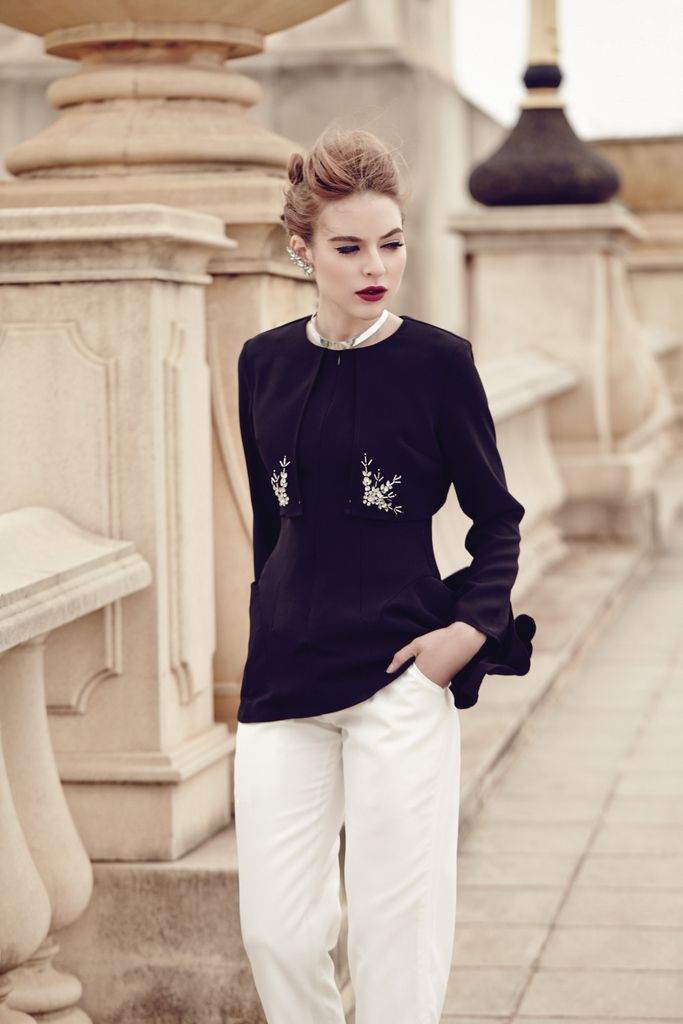 Expect details with beads and embroidery in POPLOOK Premium.