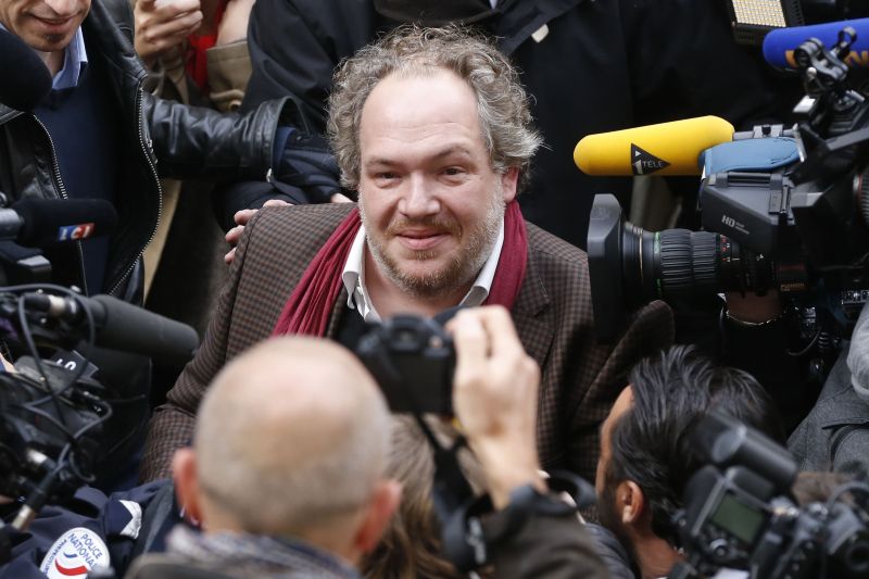 French author Mathias Enard is surrounded by journalists as he arrives to receive the Goncourt Prize for his book Boussole (Compass) on November 3, 2015, in Paris. u00e2u20acu201d AFP pic