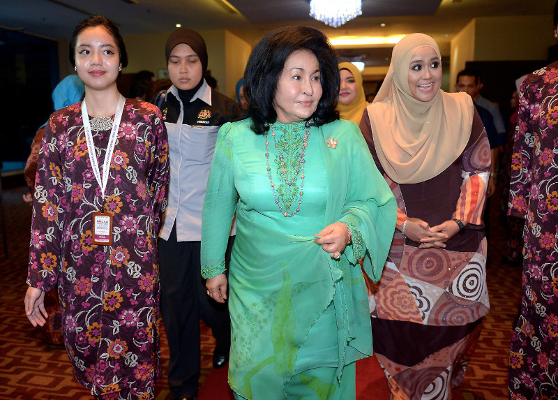 Wife of the prime minister Datin Seri Rosmah Mansor accompanied by Puteri Umno chief, Datuk Mas Ermieyati Samsudin (right) attend a tea reception in conjunction with the Asean Young Women's Leadership Conference 2015 in Kuala Lumpur, Nov 8, 2015. u00e2u20acu201d Bern
