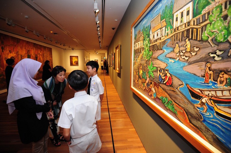 Visitors look at art works during the opening of the newly restored National Gallery, formerly the City Hall and High Court building, in Singapore November 23, 2015. u00e2u20acu201d AFP picn