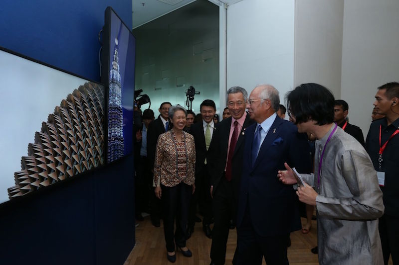 Najib and his Singapore counterpart Lee Hsien Loong view exhibits at the opening of u00e2u20acu02dcTitian Budayau00e2u20acu2122 in Kuala Lumpur November 20, 2015. u00e2u20acu201d TODAY pic