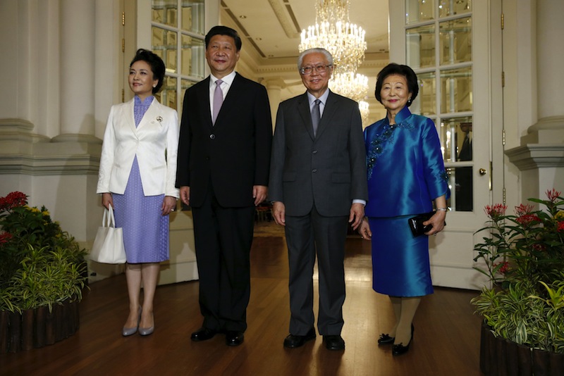 Chinese President Xi Jinping and his wife Peng Liyuan pose for photos with Singapore's President Tony Tan and Mary Chee at the Istana in Singapore November 6, 2015. u00e2u20acu201d Reuters pic