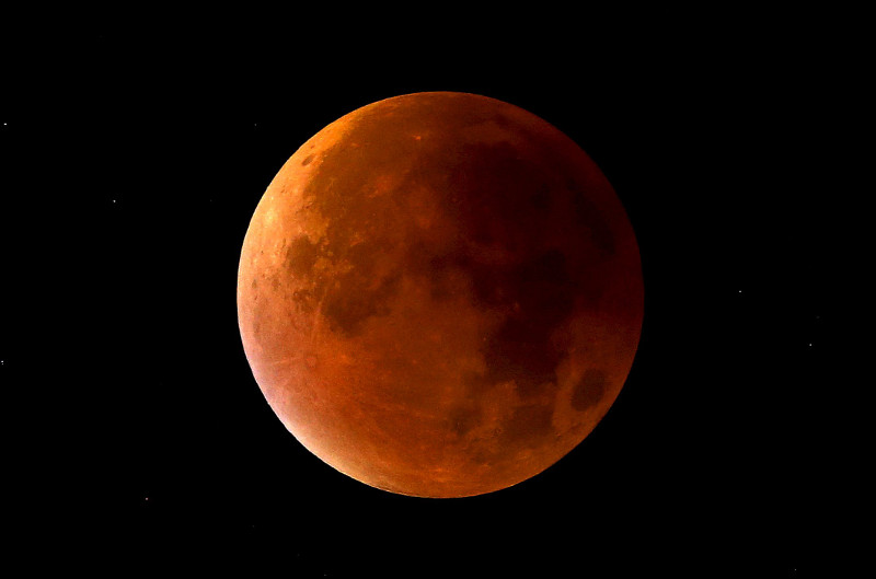 A lunar eclipse coincides with a supermoon in Newcastle-under-Lyme, Staffordshire, England, September 28, 2015. u00e2u20acu201d Reuters pic
