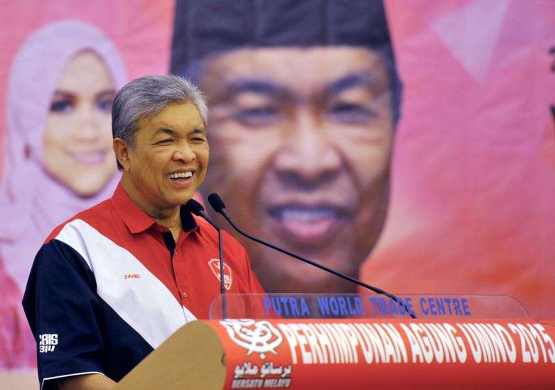Naib Presiden UMNO, Datuk Seri Dr Ahmad Zahid Hamidi merasmikan pelancaran Puteri DIAN (Daulatkan islam Agama Negara) sempena Perhimpunan Agung UMNO 2015 di Pusat Dagangan Dunia Putra (PWTC) hari ini.