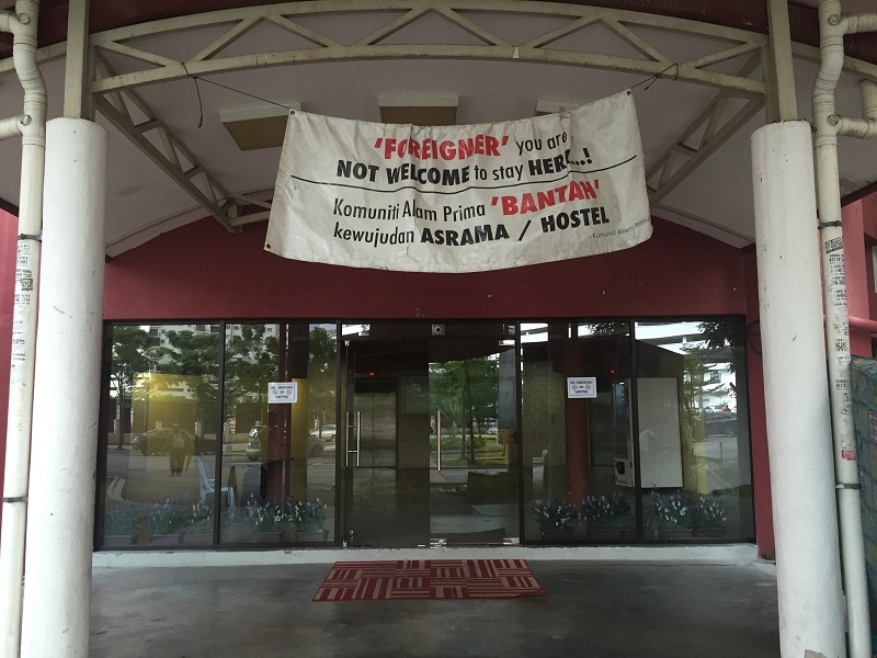 Unlike this banner against foreigners as tenants as seen in a Shah Alam condominium in December 2015, property agent Song Sia said Bangsar landlords would tell agents their preferences for tenants. — Picture by Aizyl Azlee
