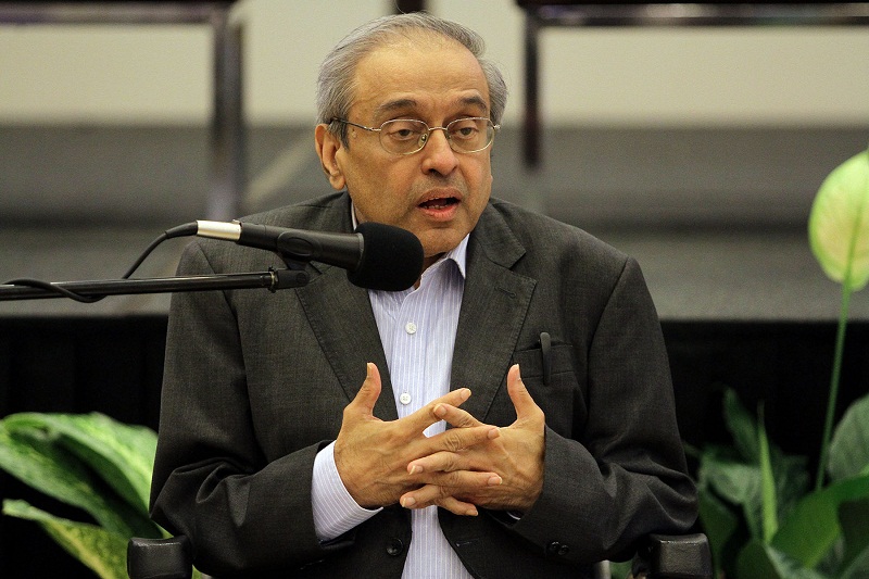 Dr Chandra Muzaffar speaks at the G25 forum titled u00e2u20acu02dcIslam in a Constitutional Democracyu00e2u20acu2122 at the Persatuan Alumni Universiti Malaya (PAUM) Club House in Kuala Lumpur, December 5, 2015. u00e2u20acu201d Picture by Yusof Mat Isa