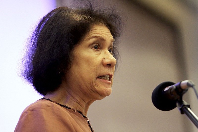 Datuk Noor Farida Ariffin speaks at the G25 forum titled u00e2u20acu02dcIslam in a Constitutional Democracyu00e2u20acu2122 at the Persatuan Alumni Universiti Malaya (PAUM) Club House in Kuala Lumpur, December 5, 2015. u00e2u20acu201d Picture by Yusof Mat Isa