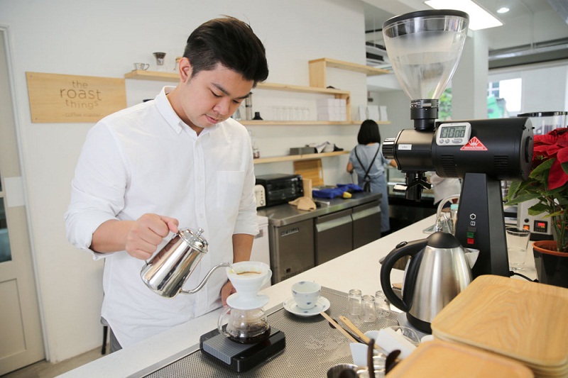 The seasoned roaster Chiam Tow Jin is also a qualified Q-Grader. 