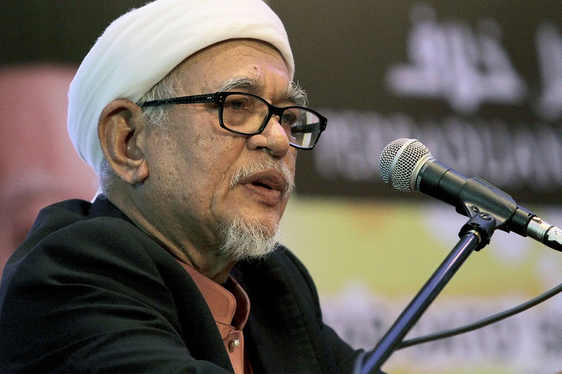 PAS president Datuk Seri Abdul Hadi Awang at the Al-Azhar Alumni Regional Meet 2015 at Grand Seasons Hotel in Kuala Lumpur, December 17, 2015. u00e2u20acu2022 Picture by Yusof Mat Isa