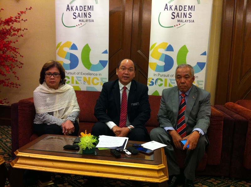 Minister of Science, Technology and Innovation Datuk Seri Panglima Madius Tangau (centre) speaks at a press conference in Putrajaya on December 17, 2015.  u00e2u20acu201d Picture by Boo Su-Lyn