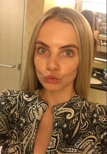 Miss Ireland Joanna Cooper, opted for a traditional ‘duck face’.