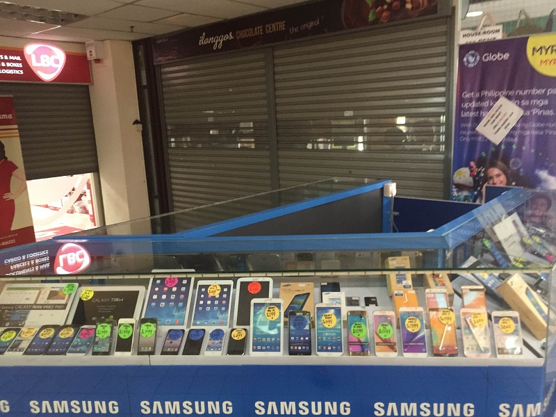 Some of the handphone shops at Kota Raya Complex were closed today after a brawl took place here yesterday. u00e2u20acu201d Picture by Kamles Kumar