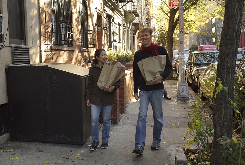 Elaine Kuok and David Roberts walk with sacks of groceries in the Chelsea neighbourhood of New Yorku00e2u20acu2122s Manhattan borough, November 20, 2015. u00e2u20acu201d Picture by Nicole Bengiveno/The New York Time