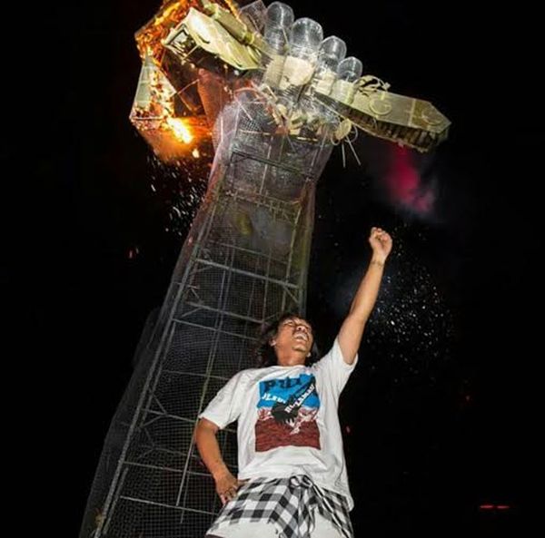 Api perlawanan yang tidak akan padam. u00e2u20acu2022 Foto dari Suartana